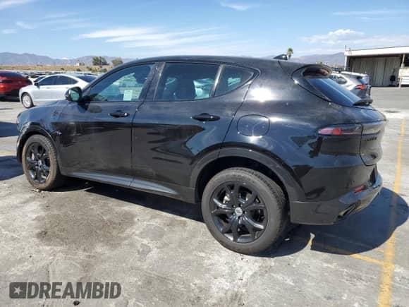 2024 Dodge Hornet R/T Plus with VIN ZACPDFDW2R3A23864, listed as a Copart auction lot 70869945 with 9,011 mi miles and Salvage title. Bid and sale history available at DreamBid. Image 2.
