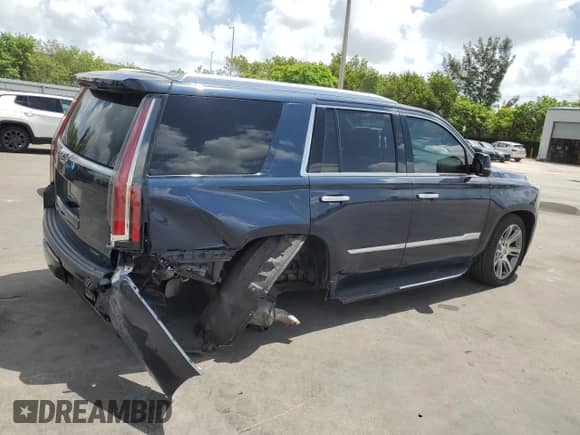 2018 Cadillac Escalade Luxury with VIN 1GYS3BKJ7JR260064, listed as a Copart auction lot 61089915 with 112,720 mi miles and Salvage title. Bid and sale history available at DreamBid. Image 3.