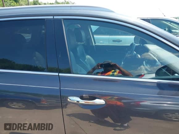 2017 Kia Sorento EX z VIN 5XYPH4A14HG190770, wystawiony jako IAAI lot #42501305 z przebiegiem 156 570 mil mil oraz . Historia ofert i sprzedaży dostępna na DreamBid. Obrazek 13.