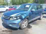 2017 Volkswagen Tiguan S с VIN WVGBV7AX7HK011930, выставлен на аукционе IAAI как лот 43126655 с пробегом 136 909 миль миль и . История ставок и продаж доступна на DreamBid. Изображение 17.