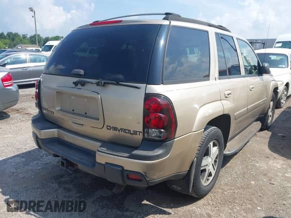 2004 Chevrolet TrailBlazer LS with VIN 1GNDT13S442185859, listed as a IAAI auction lot 42724233 with 144,871 mi miles and . Bid and sale history available at DreamBid. Image 4.