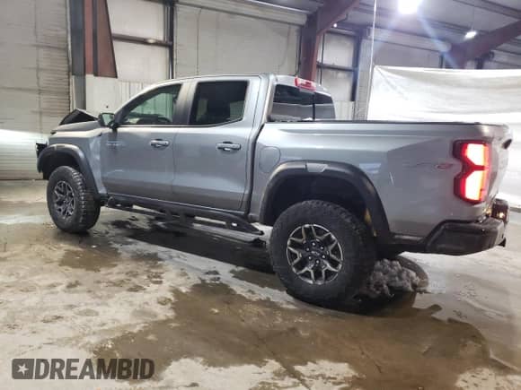 2024 Chevrolet Colorado 4WD ZR2 z VIN 1GCPTFEK1R1137880, wystawiony jako Copart lot #44836085 z przebiegiem 24 555 mil mil oraz Szkoda całkowita • Salvage title. Historia ofert i sprzedaży dostępna na DreamBid. Obrazek 2.