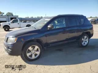 2017 Jeep Compass Sport z VIN 1C4NJCBA5HD147588, wystawiony jako Copart lot #82676345 z przebiegiem 154 076 mil mil oraz Czysty tytuł • Clean title. Historia ofert i sprzedaży dostępna na DreamBid. Obrazek 1.