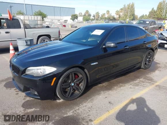 2013 BMW 5 Series 535i с VIN WBAFR7C56DC827194, выставлен на аукционе IAAI как лот 43242537 с пробегом 133 500 миль миль и . История ставок и продаж доступна на DreamBid. Изображение 2.