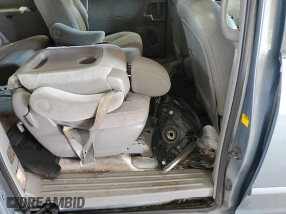 2010 Toyota Sienna CE z VIN 5TDKK4CC0AS341428, wystawiony jako Copart lot #84025485 z przebiegiem Nie podano mil oraz Szkoda całkowita • Salvage title. Historia ofert i sprzedaży dostępna na DreamBid. Obrazek 11.