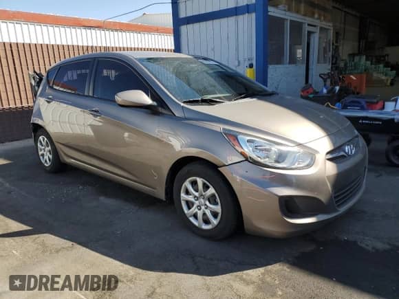 2012 Hyundai Accent GS с VIN KMHCT5AE2CU045901, выставлен на аукционе Copart как лот 80367675 с пробегом 74 352 миль миль и Списание • Salvage title. История ставок и продаж доступна на DreamBid. Изображение 4.
