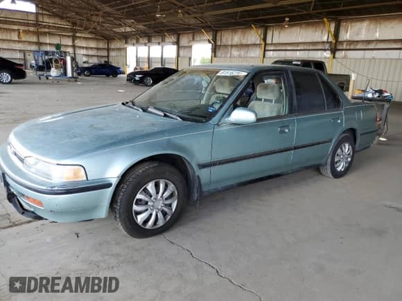 1992 Honda Accord LX z VIN JHMCB7657NC026120, wystawiony jako Copart lot #81516735 z przebiegiem 176 004 mil mil oraz Szkoda całkowita • Salvage title. Historia ofert i sprzedaży dostępna na DreamBid. Obrazek 1.