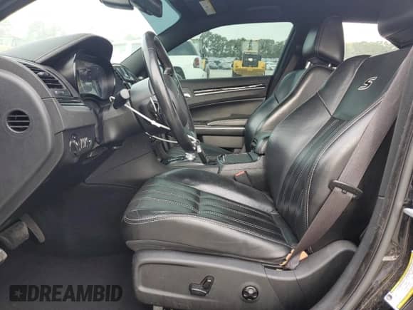 2019 Chrysler 300 S с VIN 2C3CCABGXKH697619, выставлен на аукционе Copart как лот 70535735 с пробегом 119 571 миль миль и Списание • Salvage title. История ставок и продаж доступна на DreamBid. Изображение 7.