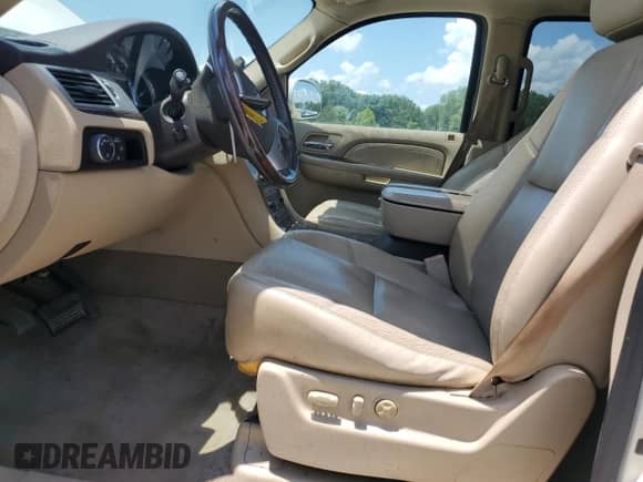 2009 Cadillac Escalade with VIN 1GYFK23209R224272, listed as a Copart auction lot 59886345 with 229,509 mi miles and Clean title. Bid and sale history available at DreamBid. Image 7.