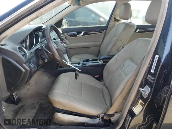 2012 Mercedes-Benz C 250 Sport с VIN WDDGF4HBXCR233965, выставлен на аукционе Copart как лот 82598215 с пробегом 156 674 миль миль и Чистый • Clean title. История ставок и продаж доступна на DreamBid. Изображение 7.