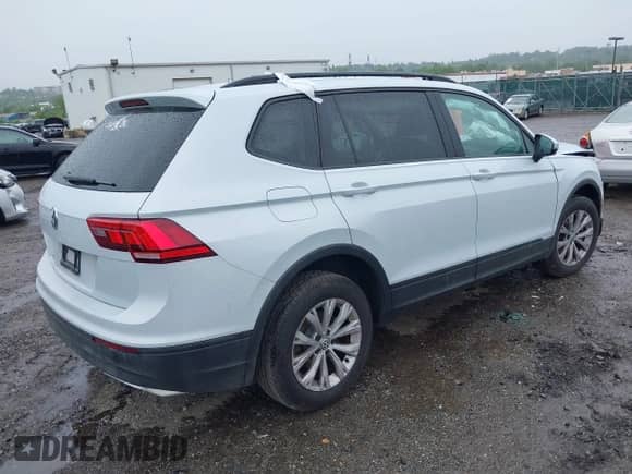 2019 Volkswagen Tiguan S с VIN 3VV0B7AX7KM031438, выставлен на аукционе IAAI как лот 42367337 с пробегом Не указан миль и . История ставок и продаж доступна на DreamBid. Изображение 4.