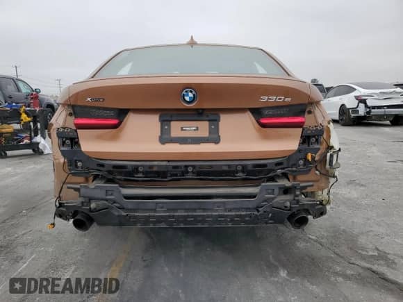 2022 BMW 3 Series 330e xDrive z VIN WBA5P9C05NFM75095, wystawiony jako Copart lot #68733985 z przebiegiem 13 462 mil mil oraz Szkoda całkowita • Salvage title. Historia ofert i sprzedaży dostępna na DreamBid. Obrazek 6.
