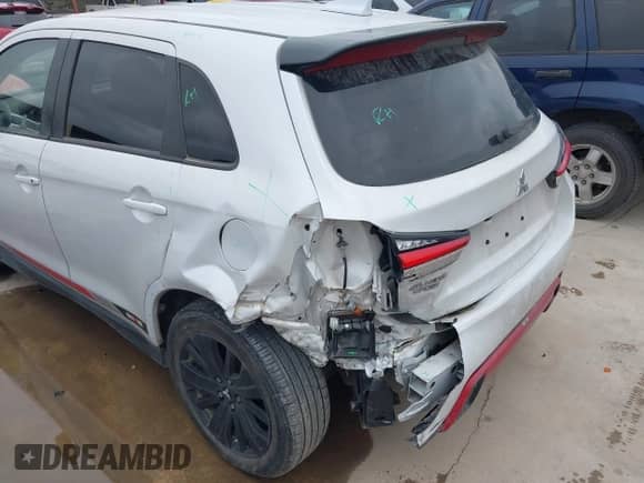 2023 Mitsubishi Outlander ES z VIN JA4ARUAU2PU007726, wystawiony jako IAAI lot #41899004 z przebiegiem 32 019 mil mil oraz . Historia ofert i sprzedaży dostępna na DreamBid. Obrazek 6.