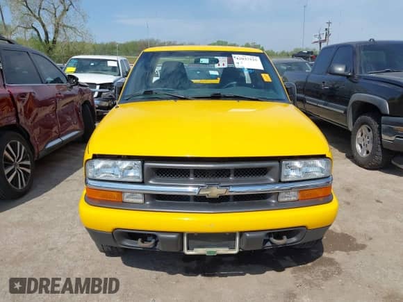 2002 Chevrolet S-10 LS z VIN 1GCDT19W028200046, wystawiony jako IAAI lot #42037525 z przebiegiem 77 778 mil mil oraz . Historia ofert i sprzedaży dostępna na DreamBid. Obrazek 12.