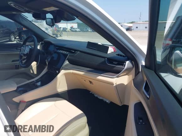 2024 Jeep Grand Cherokee Limited with VIN 1C4RJHBG6RC698607, listed as a IAAI auction lot 42562966 with 25,218 mi miles and . Bid and sale history available at DreamBid. Image 5.