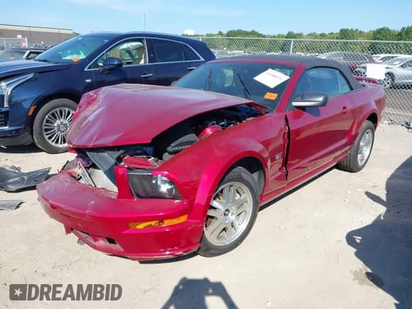 2006 Ford Mustang GT Deluxe z VIN 1ZVFT85H865193554, wystawiony jako IAAI lot #43188971 z przebiegiem 65 402 mil mil oraz . Historia ofert i sprzedaży dostępna na DreamBid. Obrazek 2.