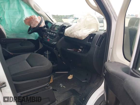 2020 Ram ProMaster z VIN 3C6URVUG1LE113972, wystawiony jako IAAI lot #42729990 z przebiegiem 45 177 mil mil oraz . Historia ofert i sprzedaży dostępna na DreamBid. Obrazek 5.