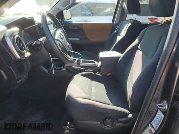 2019 Toyota Tacoma SR5 with VIN 3TMBZ5DN5KM019662, listed as a Copart auction lot 71650075 with 105,601 mi miles and Salvage title. Bid and sale history available at DreamBid. Image 7.