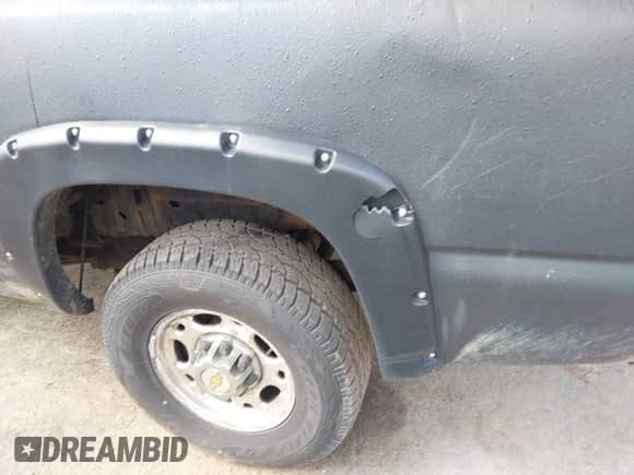 2004 Chevrolet Silverado 2500 LT с VIN 1GCGK23U44F114878, выставлен на аукционе IAAI как лот 42063203 с пробегом 223 364 миль миль и . История ставок и продаж доступна на DreamBid. Изображение 19.