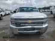 2018 Chevrolet Silverado 2500HD Work Truck z VIN 1GC2CUEG5JZ150745, wystawiony jako Copart lot #59665775 z przebiegiem 168 931 mil mil oraz Czysty tytuł • Clean title. Historia ofert i sprzedaży dostępna na DreamBid. Obrazek 5.