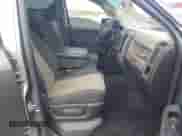 2010 Dodge 1500 ST z VIN 1D7RB1CP4AS189179, wystawiony jako IAAI lot #41956547 z przebiegiem 218 519 mil mil oraz . Historia ofert i sprzedaży dostępna na DreamBid. Obrazek 5.