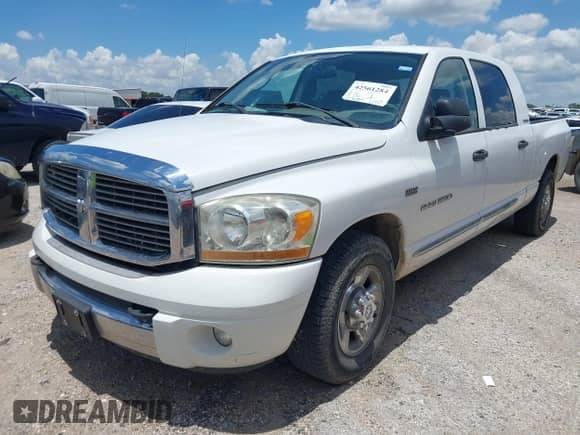 2006 Dodge 1500 SLT z VIN 3D7KR19D76G206999, wystawiony jako IAAI lot #42561284 z przebiegiem 221 085 mil mil oraz . Historia ofert i sprzedaży dostępna na DreamBid. Obrazek 2.