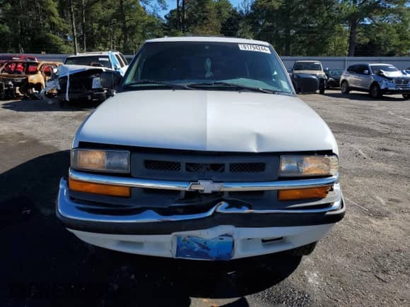 2000 Chevrolet Blazer LS z VIN 1GNCS13W4YK132571, wystawiony jako Copart lot #81794244 z przebiegiem 152 253 mil mil oraz Szkoda całkowita • Salvage title. Historia ofert i sprzedaży dostępna na DreamBid. Obrazek 5.