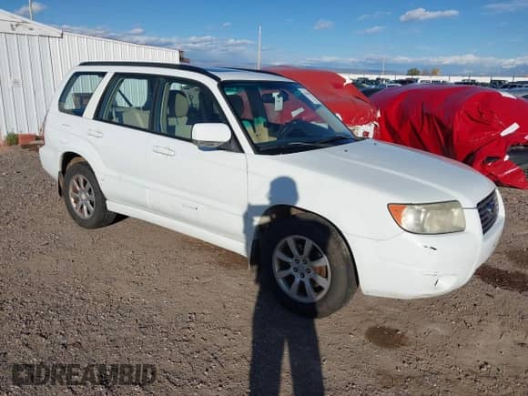 2008 Subaru Forester X with VIN JF1SG656X8H726715, listed as a IAAI auction lot 43548112 with 210,303 mi miles and . Bid and sale history available at DreamBid. Image 1.