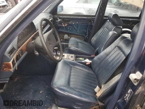 1984 Mercedes-Benz 500 с VIN WDBCA37A8EA078956, выставлен на аукционе Copart как лот 61641665 с пробегом 151 193 миль миль и Списание • Salvage title. История ставок и продаж доступна на DreamBid. Изображение 7.
