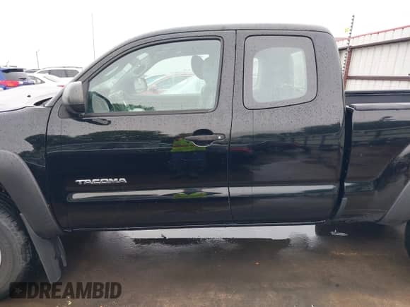 2013 Toyota Tacoma PreRunner z VIN 5TFTX4GN7DX025752, wystawiony jako IAAI lot #41903741 z przebiegiem 70 382 mil mil oraz . Historia ofert i sprzedaży dostępna na DreamBid. Obrazek 14.
