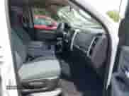 2020 Ram 1500 SLT z VIN 1C6RR6TT3LS102642, wystawiony jako IAAI lot #42458696 z przebiegiem 101 480 mil mil oraz . Historia ofert i sprzedaży dostępna na DreamBid. Obrazek 5.