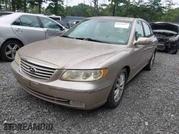 2007 Hyundai Azera SE с VIN KMHFC46F87A148059, выставлен на аукционе IAAI как лот 42920127 с пробегом 239 618 миль миль и . История ставок и продаж доступна на DreamBid. Изображение 2.