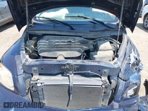 2010 Chevrolet HHR 1LT z VIN 3GNBABDB4AS525383, wystawiony jako IAAI lot #42451743 z przebiegiem 159 624 mil mil oraz . Historia ofert i sprzedaży dostępna na DreamBid. Obrazek 10.