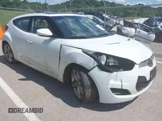 2013 Hyundai Veloster w/Gray Int z VIN KMHTC6AD6DU091813, wystawiony jako IAAI lot #42552338 z przebiegiem 115 755 mil mil oraz . Historia ofert i sprzedaży dostępna na DreamBid. Obrazek 1.