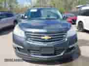 2013 Chevrolet Traverse LT z VIN 1GNKRGKD4DJ128028, wystawiony jako IAAI lot #42000318 z przebiegiem 188 812 mil mil oraz . Historia ofert i sprzedaży dostępna na DreamBid. Obrazek 12.