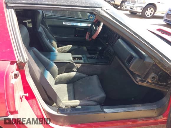 1985 Chevrolet Corvette с VIN 1G1YY0780F5121106, выставлен на аукционе IAAI как лот 42545223 с пробегом Не указан миль и . История ставок и продаж доступна на DreamBid. Изображение 5.