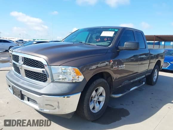 2018 Ram 1500 Tradesman z VIN 1C6RR6FT1JS305277, wystawiony jako IAAI lot #42337172 z przebiegiem 115 307 mil mil oraz . Historia ofert i sprzedaży dostępna na DreamBid. Obrazek 20.