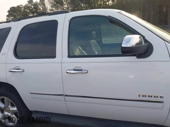 2010 Chevrolet Tahoe LTZ z VIN 1GNUCCE09AR108348, wystawiony jako IAAI lot #41839513 z przebiegiem 199 458 mil mil oraz . Historia ofert i sprzedaży dostępna na DreamBid. Obrazek 14.