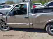 2001 Chevrolet S-10 z VIN 1GCCS14501K114427, wystawiony jako IAAI lot #42051485 z przebiegiem 115 321 mil mil oraz . Historia ofert i sprzedaży dostępna na DreamBid. Obrazek 15.