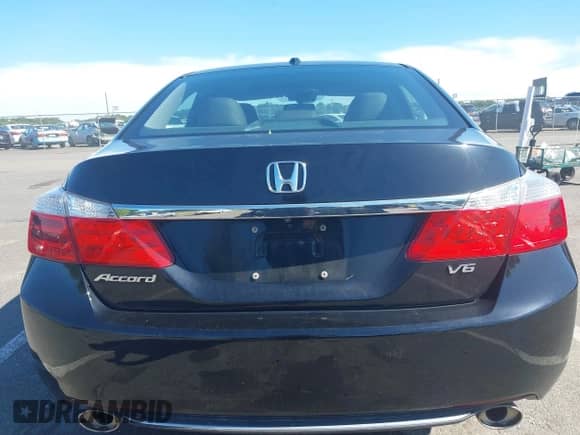 2015 Honda Accord EX-L with VIN 1HGCR3F82FA038741, listed as a IAAI auction lot 43181260 with 215,882 mi miles and . Bid and sale history available at DreamBid. Image 16.
