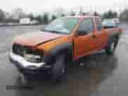2006 Chevrolet Colorado 1LT z VIN 1GCDT196768233521, wystawiony jako IAAI lot #40860588 z przebiegiem 107 803 mil mil oraz . Historia ofert i sprzedaży dostępna na DreamBid. Obrazek 2.
