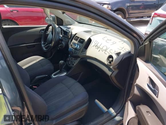 2012 Chevrolet Sonic LT с VIN 1G1JC5SH6C4180747, выставлен на аукционе IAAI как лот 42570496 с пробегом 93 958 миль миль и . История ставок и продаж доступна на DreamBid. Изображение 5.
