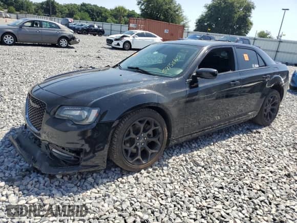 2019 Chrysler 300 S z VIN 2C3CCABT8KH580442, wystawiony jako Copart lot #57158165 z przebiegiem Nie podano mil oraz Nie do naprawy • Non repairable. Historia ofert i sprzedaży dostępna na DreamBid. Obrazek 1.