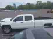 2018 Chevrolet Silverado 2500HD Work Truck с VIN 1GC1KUEG2JF222632, выставлен на аукционе IAAI как лот 43052802 с пробегом 193 796 миль миль и . История ставок и продаж доступна на DreamBid. Изображение 14.
