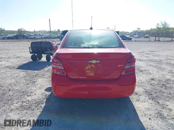 2018 Chevrolet Sonic LT z VIN 1G1JD5SB9J4126235, wystawiony jako IAAI lot #42225764 z przebiegiem 59 470 mil mil oraz . Historia ofert i sprzedaży dostępna na DreamBid. Obrazek 16.