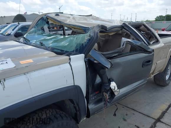 2004 Chevrolet Silverado 2500HD LS with VIN 1GCHK29204E287796, listed as a IAAI auction lot 42839864 with 176,186 mi miles and . Bid and sale history available at DreamBid. Image 6.