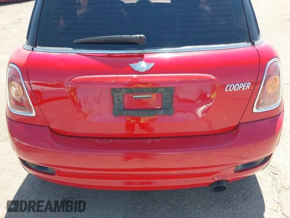 2010 MINI Hardtop with VIN WMWMF3C53ATZ64405, listed as a IAAI auction lot 42673213 with 135,765 mi miles and . Bid and sale history available at DreamBid. Image 18.