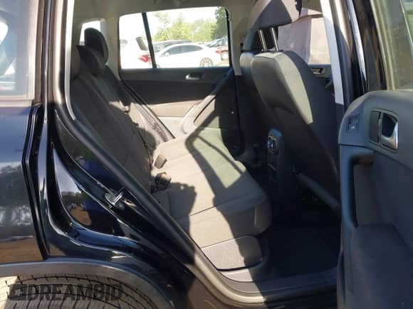 2013 Volkswagen Tiguan S с VIN WVGAV3AX3DW571306, выставлен на аукционе IAAI как лот 43367233 с пробегом 59 633 миль миль и . История ставок и продаж доступна на DreamBid. Изображение 8.