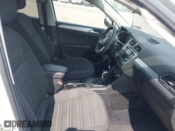 2022 Volkswagen Tiguan S с VIN 3VV1B7AXXNM015548, выставлен на аукционе IAAI как лот 42970178 с пробегом 95 320 миль миль и . История ставок и продаж доступна на DreamBid. Изображение 5.