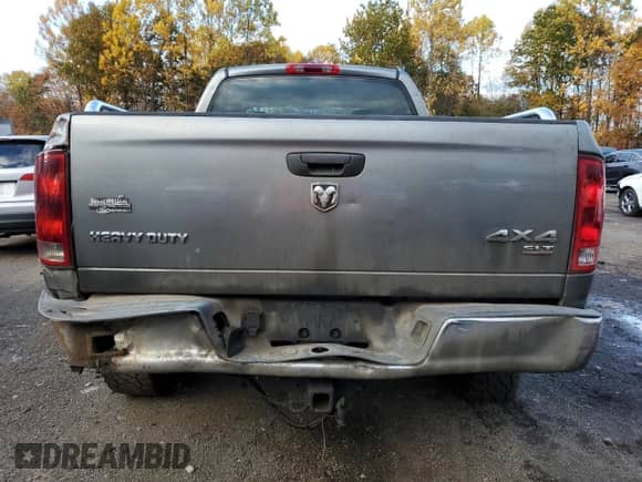 2005 Dodge 2500 SLT z VIN 3D7KS28C45G826114, wystawiony jako Copart lot #87278525 z przebiegiem 285 523 mil mil oraz Szkoda całkowita • Salvage title. Historia ofert i sprzedaży dostępna na DreamBid. Obrazek 6.
